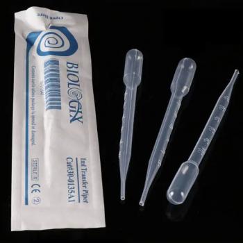 Plastic pipette